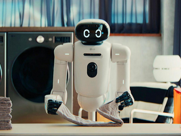 LG家庭AI机器人CLOiD首秀 能叠衣服还能帮你上菜