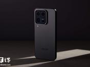 iQOO 15 Ultra亮相 首搭主动散热技术 演绎未来科技美学设计