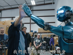 “氪星科技中国造”：DC《超人》电影角色“机器人4号”搭载脉塔智能关节模组
