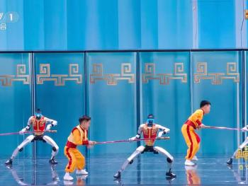 春晚幕后揭秘：宇树H2穿大圣重甲踏“筋斗云” 机器人联排细节首度公开